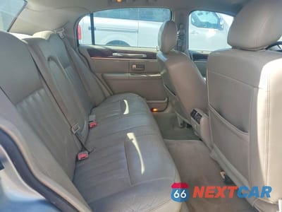 Zdjęcie 10 z 12 samochodu: 2007 LINCOLN TOWN CAR SIGNATURE VIN:1LNHM81W17Y617942 - miniatura