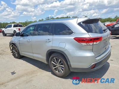 Drugie zdjęcie samochodu z przodu: 2018 TOYOTA HIGHLANDER XLE VIN:5TDKZRFH1JS260809 - miniatura