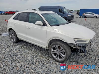 Czwarte zdjęcie samochodu z boku: 2015 AUDI Q3 PREMIUM PLUS VIN:WA1BFCFS2FR000386 - miniatura