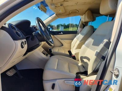 Zdjęcie 7 z 12 samochodu: 2012 VOLKSWAGEN TIGUAN S VIN:WVGAV7AX3CW555550 - miniatura
