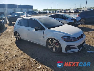Czwarte zdjęcie samochodu z boku: 2018 VOLKSWAGEN GTI S VIN:3VW447AU2JM275848 - miniatura
