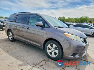 Czwarte zdjęcie samochodu z boku: 2011 TOYOTA SIENNA LE VIN:5TDKK3DC0BS037624 - miniatura