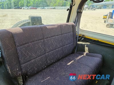 Zdjęcie 10 z 12 samochodu: 2002 JEEP WRANGLER / TJ SPORT VIN:1J4FA49S72P713002 - miniatura