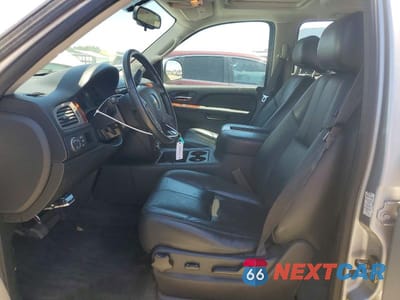 Zdjęcie 7 z 14 samochodu: 2013 CHEVROLET SUBURBAN C1500 LT VIN:1GNSCJE01DR230492 - miniatura