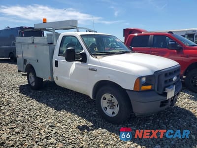 Czwarte zdjęcie samochodu z boku: 2006 FORD F350 SRW SUPER DUTY VIN:1FDSF30586EC12138 - miniatura