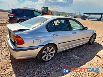 Trzecie zdjęcie samochodu z tyłu: 2002 BMW 325 I VIN:WBAEV33472PD00183 - miniatura