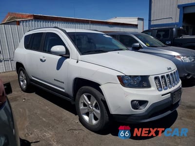 Czwarte zdjęcie samochodu z boku: 2015 JEEP COMPASS LATITUDE VIN:1C4NJDEB1FD333460 - miniatura