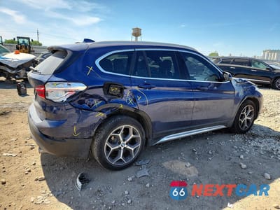 Trzecie zdjęcie samochodu z tyłu: 2019 BMW X1 SDRIVE28I VIN:WBXHU7C5XK3H44638 - miniatura