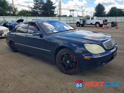 Czwarte zdjęcie samochodu z boku: 2000 MERCEDES-BENZ S 430 VIN:WDBNG70J1YA086877 - miniatura