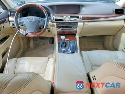 Zdjęcie 8 z 12 samochodu: 2014 LEXUS LS 460 VIN:JTHCL5EF5E5021854 - miniatura