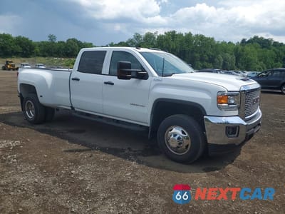 Czwarte zdjęcie samochodu z boku: 2018 GMC SIERRA K3500 VIN:1GT42VCY2JF113134 - miniatura