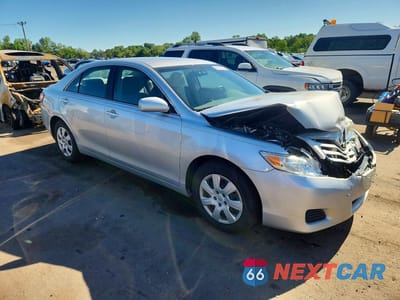 Czwarte zdjęcie samochodu z boku: 2010 TOYOTA CAMRY LE VIN:4T1BF3EK5AU015814 - miniatura