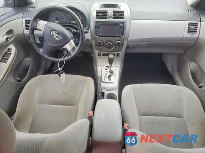 Zdjęcie 8 z 12 samochodu: 2013 TOYOTA COROLLA LE VIN:2T1BU4EE6DC977261 - miniatura