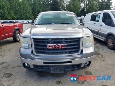 Piąte zdjęcie samochodu w środku: 2009 GMC SIERRA K3500 SLT VIN:1GTHK936X9F139371 - miniatura