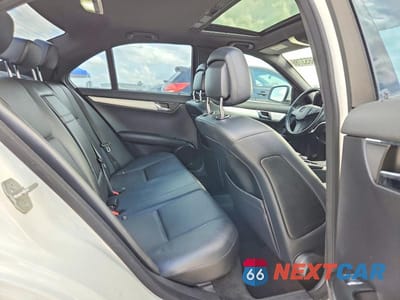 Zdjęcie 10 z 12 samochodu: 2008 MERCEDES-BENZ C 300 VIN:WDDGF54X68F097656 - miniatura