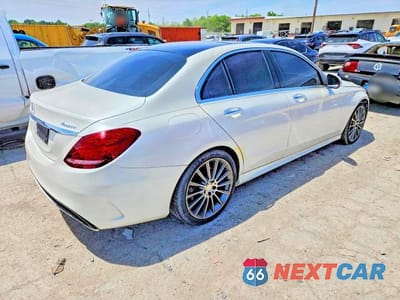 Trzecie zdjęcie samochodu z tyłu: 2015 MERCEDES-BENZ C 400 4MATIC VIN:55SWF6GB1FU030555 - miniatura