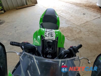 Piąte zdjęcie samochodu w środku: 2018 KAWASAKI EX650 F VIN:JKAEXEK17JDA23996 - miniatura