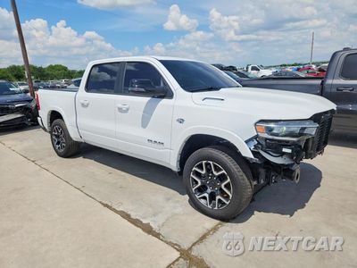 Czwarte zdjęcie samochodu z boku: 2026 RAM 1500 LARAMIE VIN:1C6SRFJT2TN266774 - miniatura