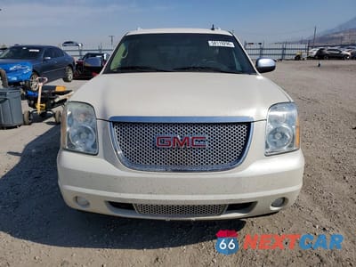 Piąte zdjęcie samochodu w środku: 2011 GMC YUKON XL DENALI VIN:1GKS2MEF5BR128339 - miniatura