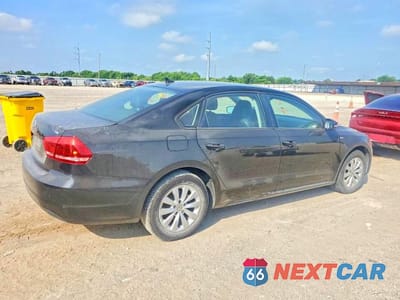 Trzecie zdjęcie samochodu z tyłu: 2015 VOLKSWAGEN PASSAT S VIN:1VWAT7A36FC060530 - miniatura