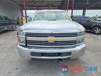Piąte zdjęcie samochodu w środku: 2017 CHEVROLET SILVERADO K2500 HEAVY DUTY VIN:1GC1KUEG2HF165780 - miniatura