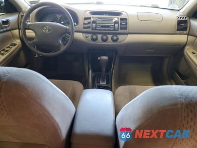 Zdjęcie 8 z 12 samochodu: 2003 TOYOTA CAMRY LE VIN:4T1BE32K13U200646 - miniatura