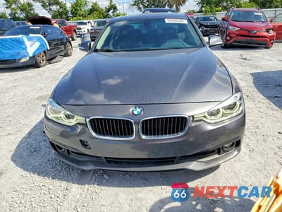 Piąte zdjęcie samochodu w środku: 2018 BMW 320 XI VIN:WBA8A3C56JA499890 - miniatura