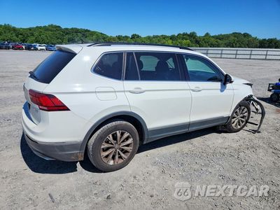 Trzecie zdjęcie samochodu z tyłu: 2018 VOLKSWAGEN TIGUAN SE VIN:3VV3B7AX9JM090888 - miniatura