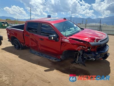 Czwarte zdjęcie samochodu z boku: 2019 CHEVROLET SILVERADO K1500 LT TRAIL BOSS VIN:3GCPYFED3KG289637 - miniatura