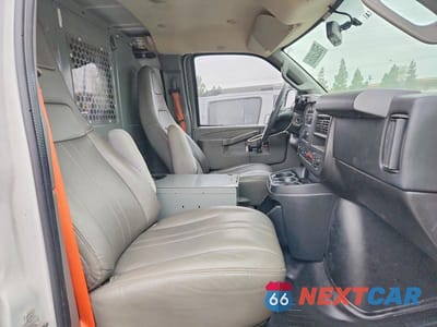 Zdjęcie 10 z 12 samochodu: 2016 CHEVROLET EXPRESS VIN:1GCWGAFF5G1234131 - miniatura