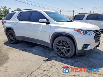 Czwarte zdjęcie samochodu z boku: 2019 CHEVROLET TRAVERSE LT VIN:1GNERGKW4KJ300988 - miniatura