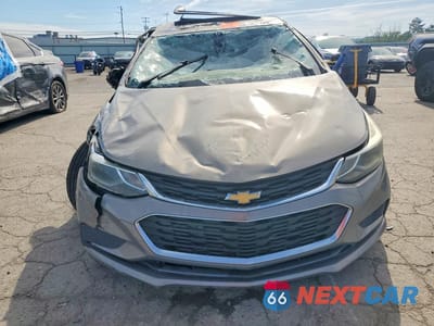 Piąte zdjęcie samochodu w środku: 2017 CHEVROLET CRUZE LT VIN:3G1BE6SM5HS537456 - miniatura