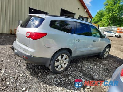 Trzecie zdjęcie samochodu z tyłu: 2010 CHEVROLET TRAVERSE LTZ VIN:1GNLRHED0AS116342 - miniatura
