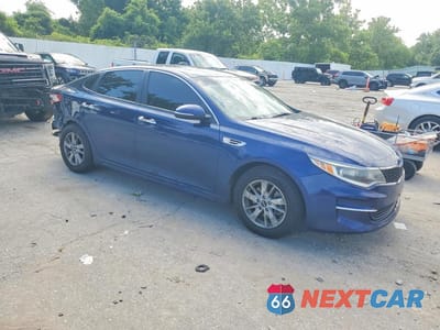 Czwarte zdjęcie samochodu z boku: 2018 KIA OPTIMA LX VIN:5XXGT4L33JG234832 - miniatura