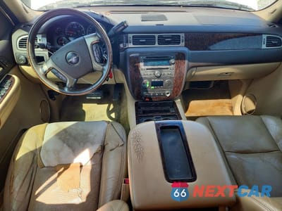 Zdjęcie 8 z 13 samochodu: 2009 GMC YUKON DENALI VIN:1GKFK03259R239199 - miniatura