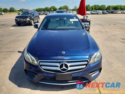 Piąte zdjęcie samochodu w środku: 2019 MERCEDES-BENZ E 300 4MATIC VIN:WDDZF4KB8KA585781 - miniatura