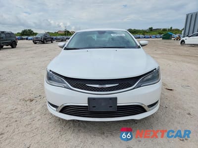 Piąte zdjęcie samochodu w środku: 2016 CHRYSLER 200 LIMITED VIN:1C3CCCAB9GN149644 - miniatura