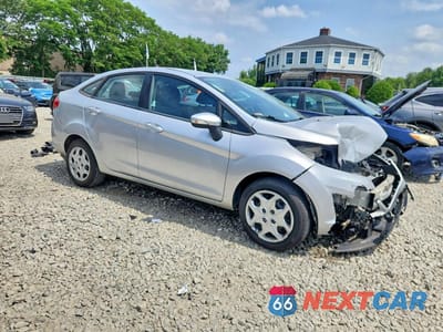 Czwarte zdjęcie samochodu z boku: 2013 FORD FIESTA SE VIN:3FADP4BJ2DM217987 - miniatura