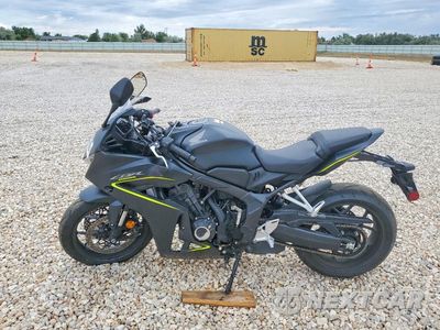 Trzecie zdjęcie samochodu z tyłu: 2026 HONDA CBR650 R VIN:MLHRH1555T5200676 - miniatura