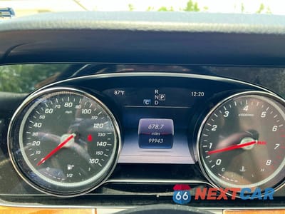 Zdjęcie 8 z 13 samochodu: 2017 MERCEDES-BENZ E 300 4MATIC VIN:WDDZF4KB8HA132821 - miniatura