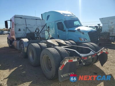 Trzecie zdjęcie samochodu z tyłu: 2017 VOLVO VNL SEMI TRUCK VIN:4V4N99EH8HN977291 - miniatura