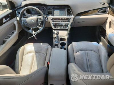 Zdjęcie 8 z 12 samochodu: 2017 HYUNDAI SONATA PLUG-IN HYBRID LIMITED VIN:KMHE54L21HA043551 - miniatura