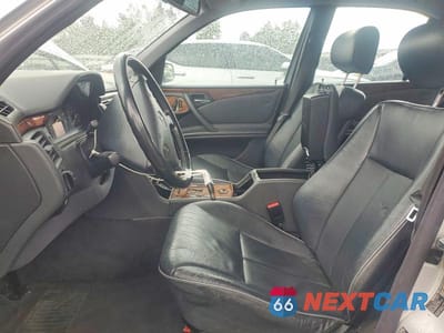 Zdjęcie 7 z 12 samochodu: 2002 MERCEDES-BENZ E 320 VIN:WDBJF65J82B477322 - miniatura