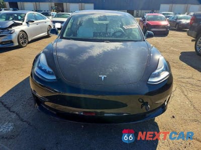 Piąte zdjęcie samochodu w środku: 2018 TESLA MODEL 3 VIN:5YJ3E1EB0JF135058 - miniatura