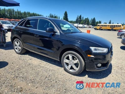 Czwarte zdjęcie samochodu z boku: 2015 AUDI Q3 PREMIUM PLUS VIN:WA1EFCFSXFR011956 - miniatura