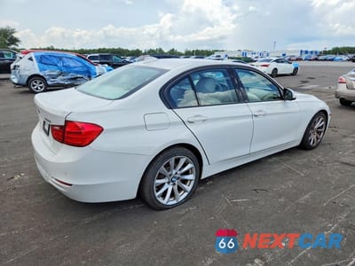 Trzecie zdjęcie samochodu z tyłu: 2012 BMW 328 I VIN:WBA3A5C59CF341457 - miniatura