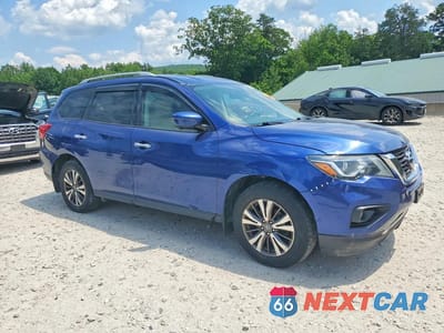 Czwarte zdjęcie samochodu z boku: 2018 NISSAN PATHFINDER SL VIN:5N1DR2MM6JC604938 - miniatura
