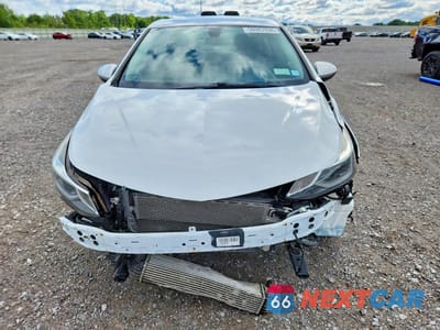 Piąte zdjęcie samochodu w środku: 2017 CHEVROLET CRUZE LT VIN:1G1BE5SM9H7235340 - miniatura