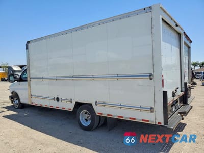 Drugie zdjęcie samochodu z przodu: 2023 GMC SAVANA BOX TRUCK VIN:7GZ37TC78PN007216 - miniatura