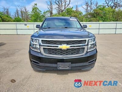 Piąte zdjęcie samochodu w środku: 2018 CHEVROLET SUBURBAN VIN:1GNSKHKC4JR238611 - miniatura